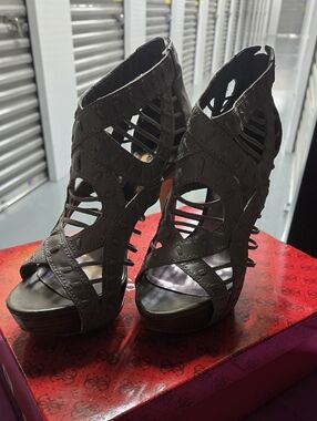 Guess High Heeled Platform Gray Leather Shoes US 8